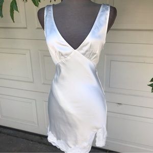 Princess Polly Satin white mini dress V-neck size 4